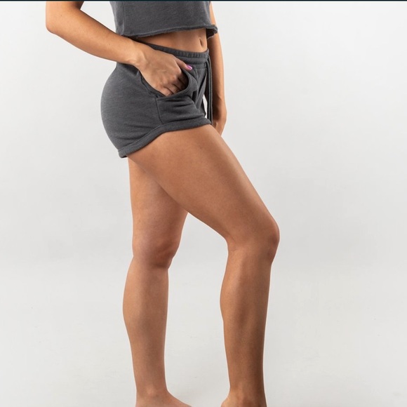 Alphalete Pants - New Alphalete Lounge Shorts in color charcoal